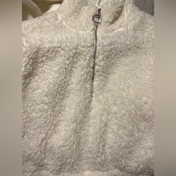 Brand new fluffy zip up crop top - Picture 4 of 5